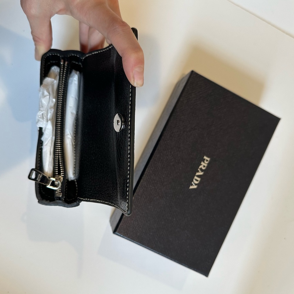 Prada Wallet Perfect Condition - image 4